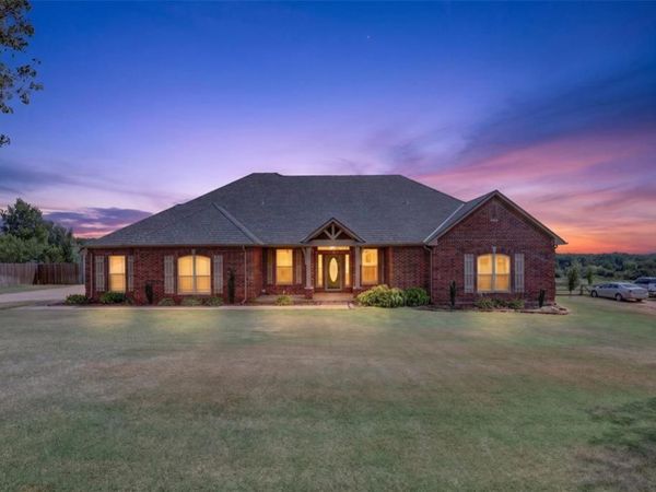 1765 Twin Spires Trail, Guthrie, OK 73044