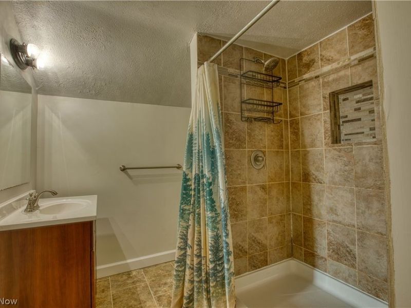 293 E Cassell Avenue , Barberton, OH 44203 Photo 19
