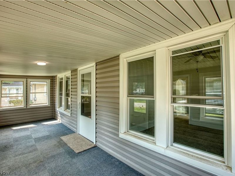 293 E Cassell Avenue , Barberton, OH 44203 Photo 2