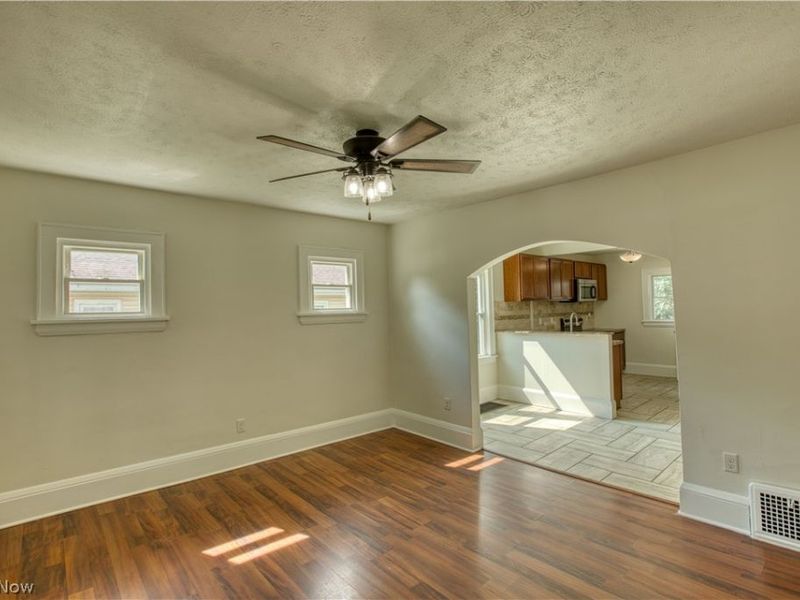 293 E Cassell Avenue , Barberton, OH 44203 Photo 3