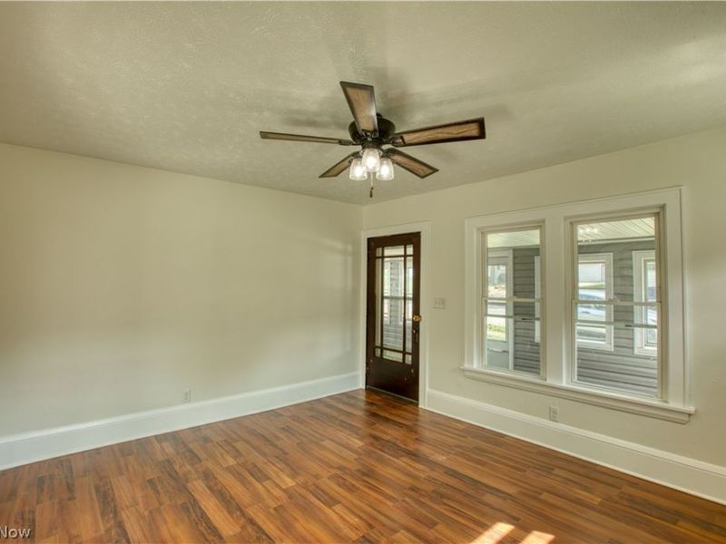 293 E Cassell Avenue , Barberton, OH 44203 Photo 4