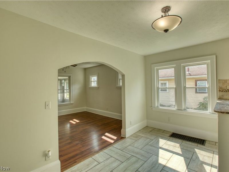 293 E Cassell Avenue , Barberton, OH 44203 Photo 5