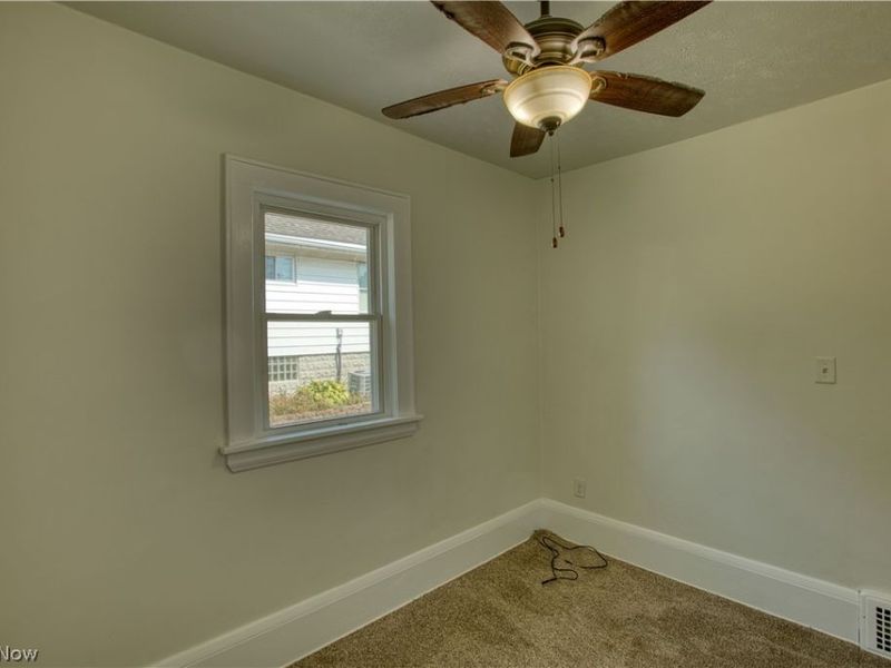 293 E Cassell Avenue , Barberton, OH 44203 Photo 9