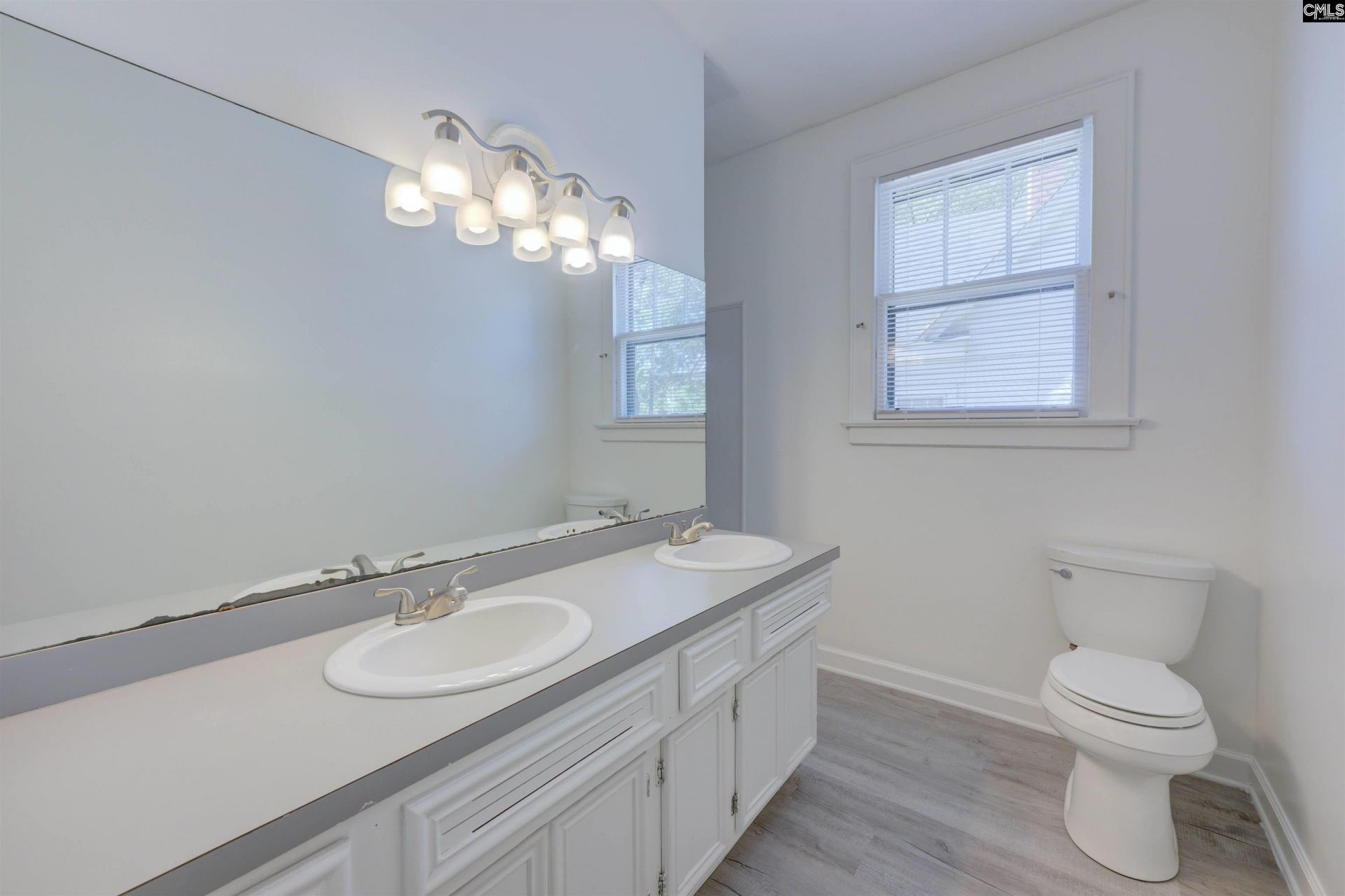 1002 Benton Street Photo 10