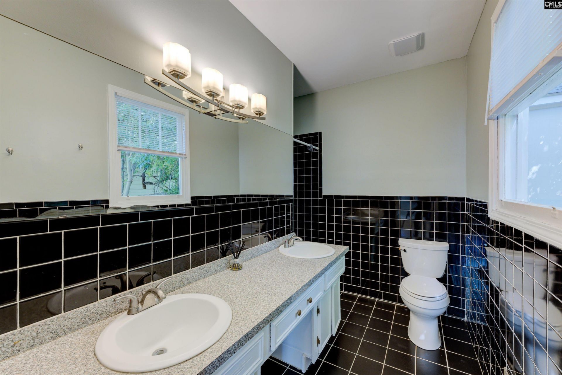 1002 Benton Street Photo 29