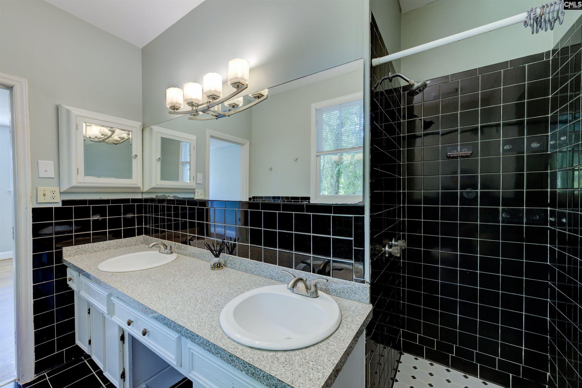 1002 Benton Street Photo 30