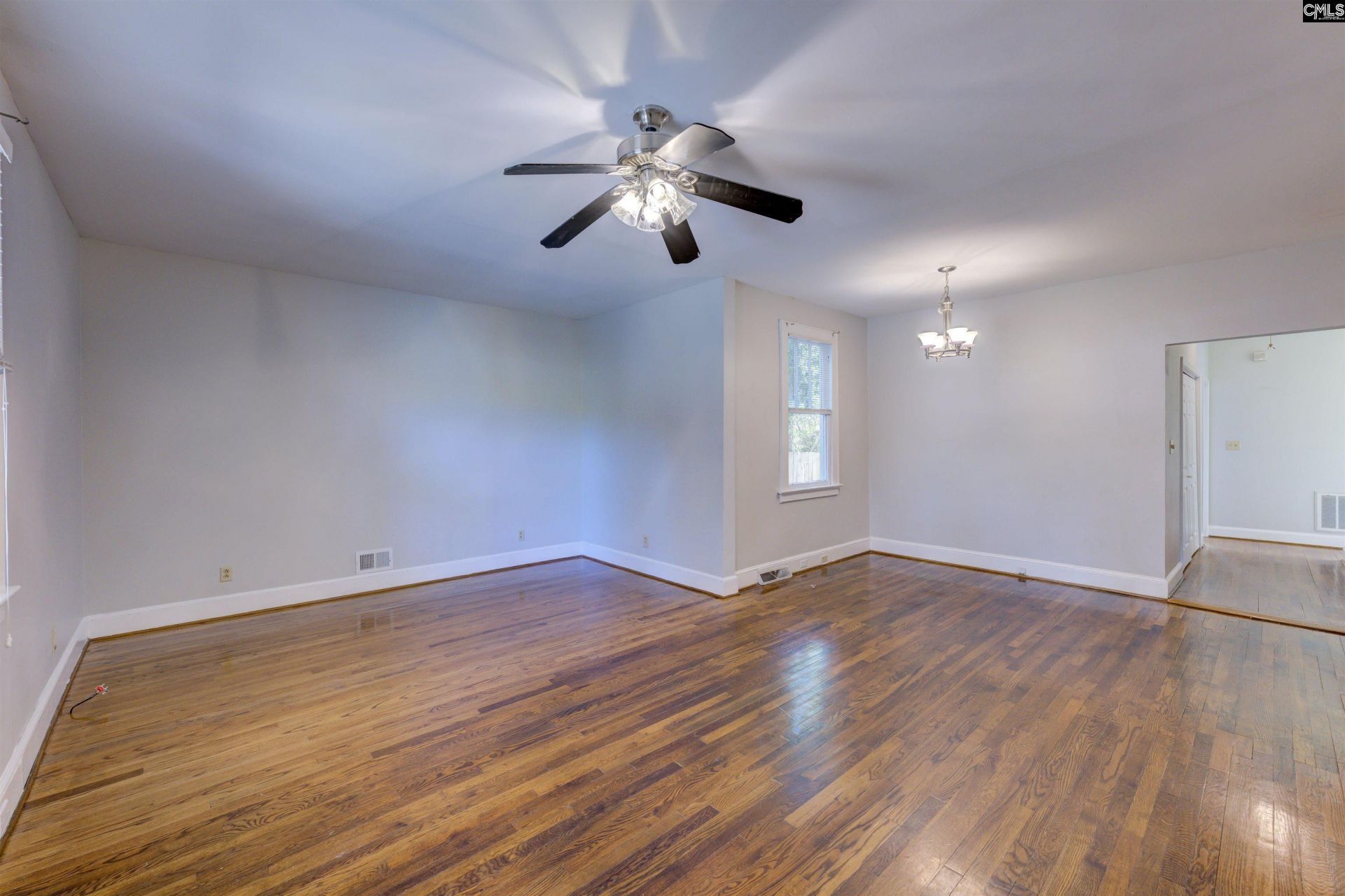 1002 Benton Street Photo 5