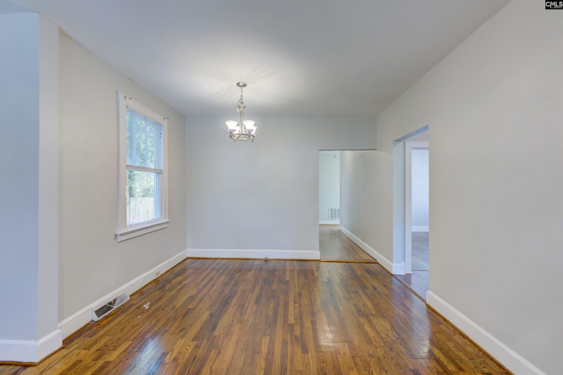 1002 Benton Street Photo 7