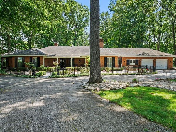 1660 Signal Point Drive, Niles, MI 49120