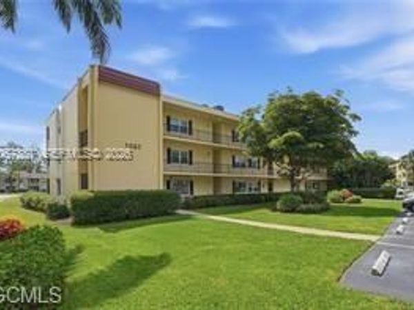 1085 Forest Lakes Dr , Unit 8102, Naples, FL 34105