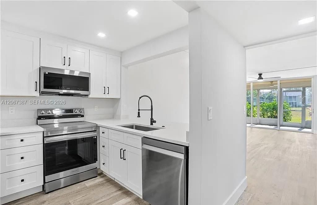 1085 Forest Lakes Dr , Unit 8102, Naples, FL 34105 Photo