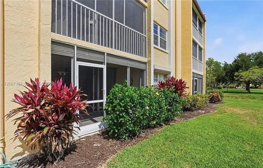 1085 Forest Lakes Dr , Unit 8102, Naples, FL 34105 Photo