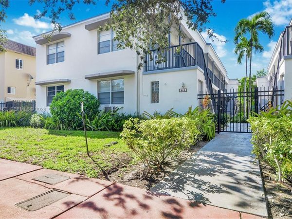 974 Biarritz Dr , Unit 11, Miami Beach, FL 33141