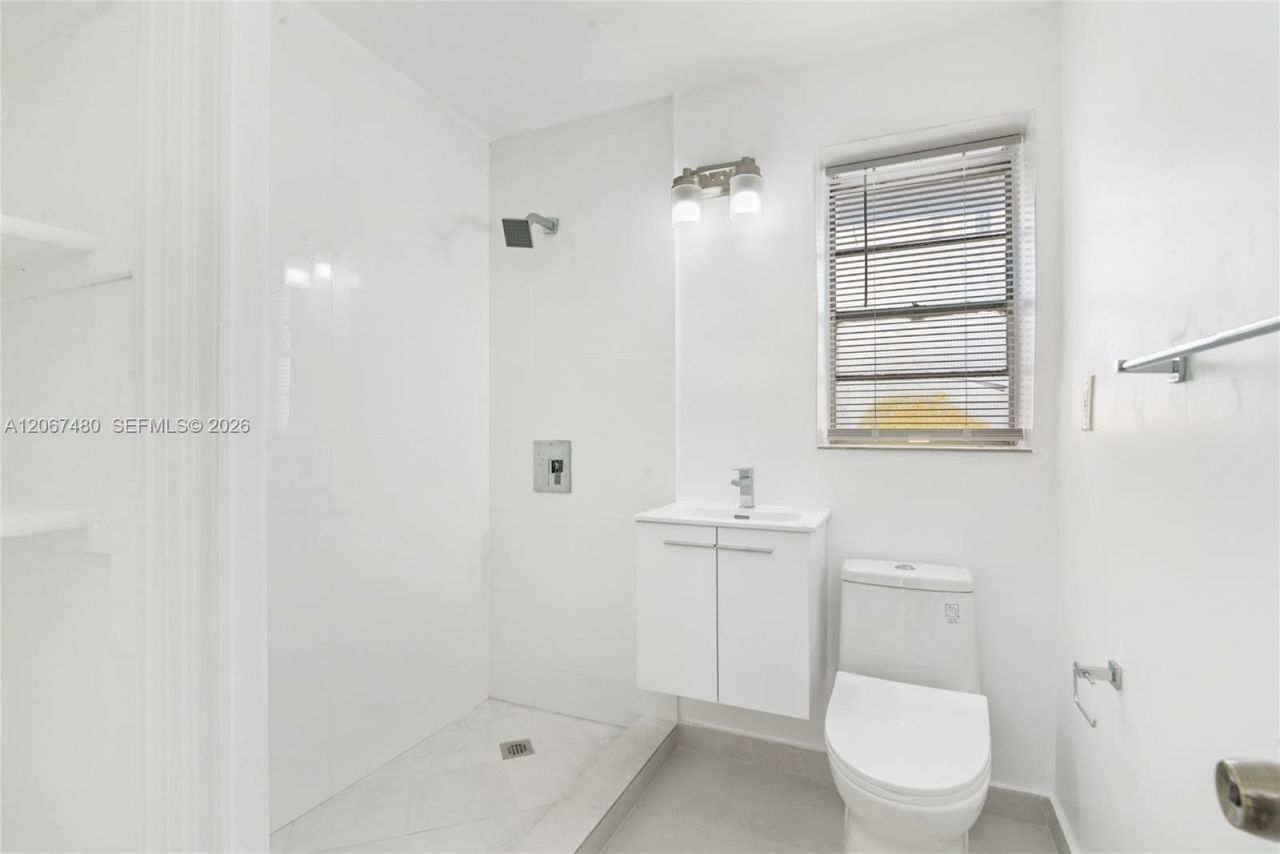 974 Biarritz Dr, Unit 11, Miami Beach, FL 33141 Photo
