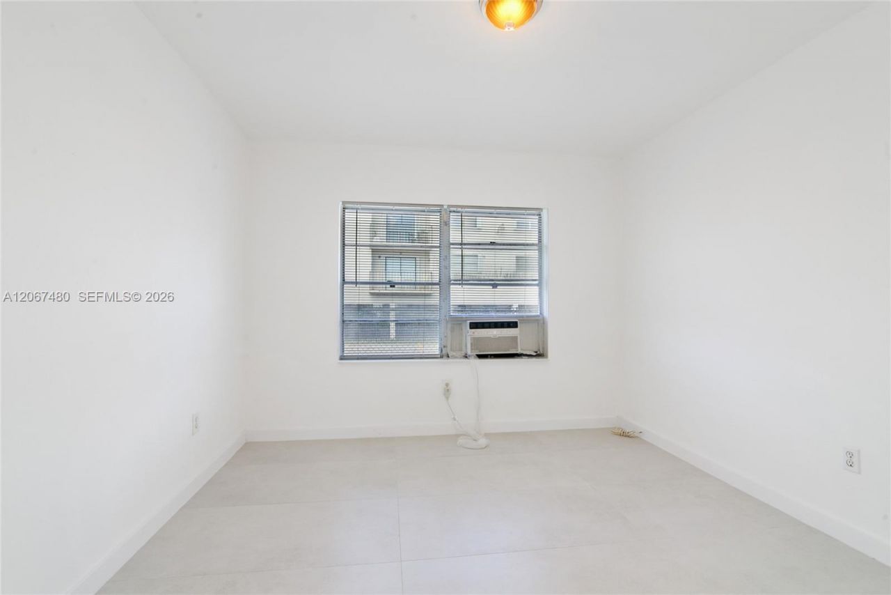 974 Biarritz Dr, Unit 11, Miami Beach, FL 33141 Photo