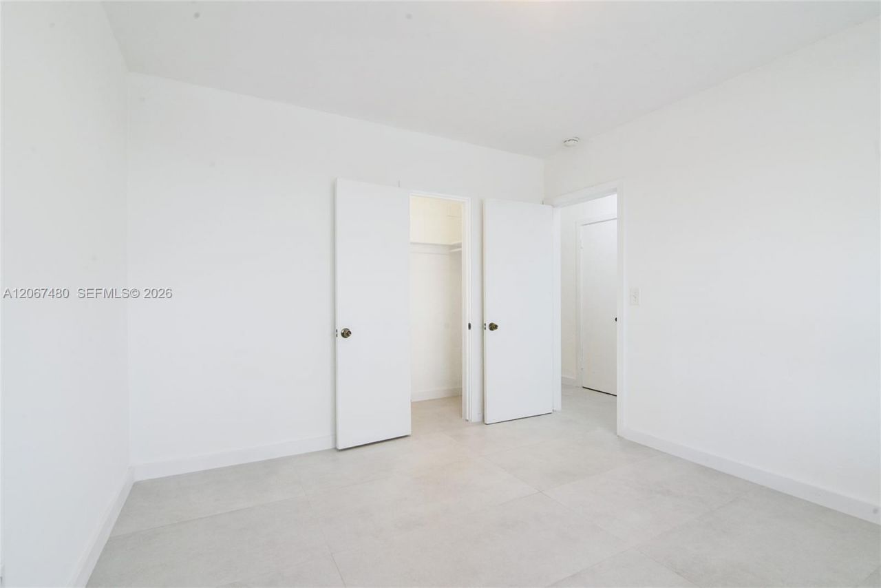 974 Biarritz Dr, Unit 11, Miami Beach, FL 33141 Photo