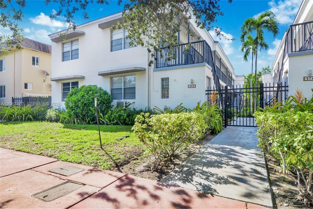 974 Biarritz Dr, Unit 11, Miami Beach, FL 33141 Photo