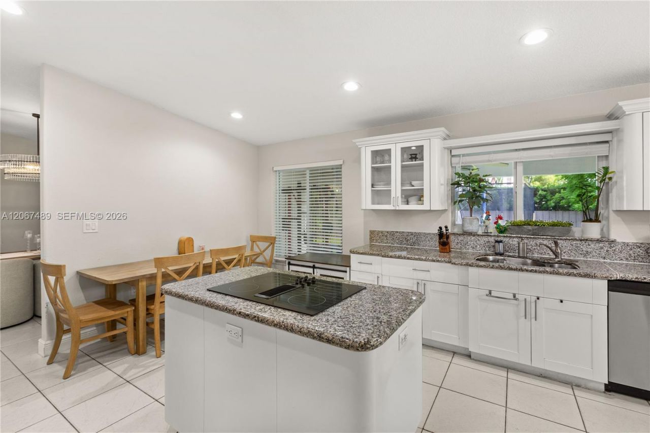 9840 NW 28th Ter , Doral, FL 33172 Photo