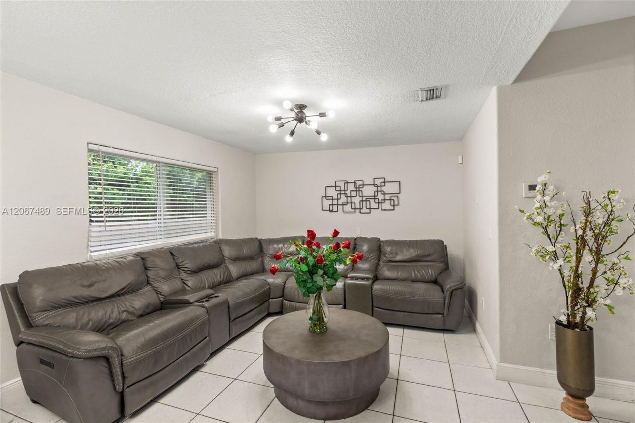 9840 NW 28th Ter , Doral, FL 33172 Photo