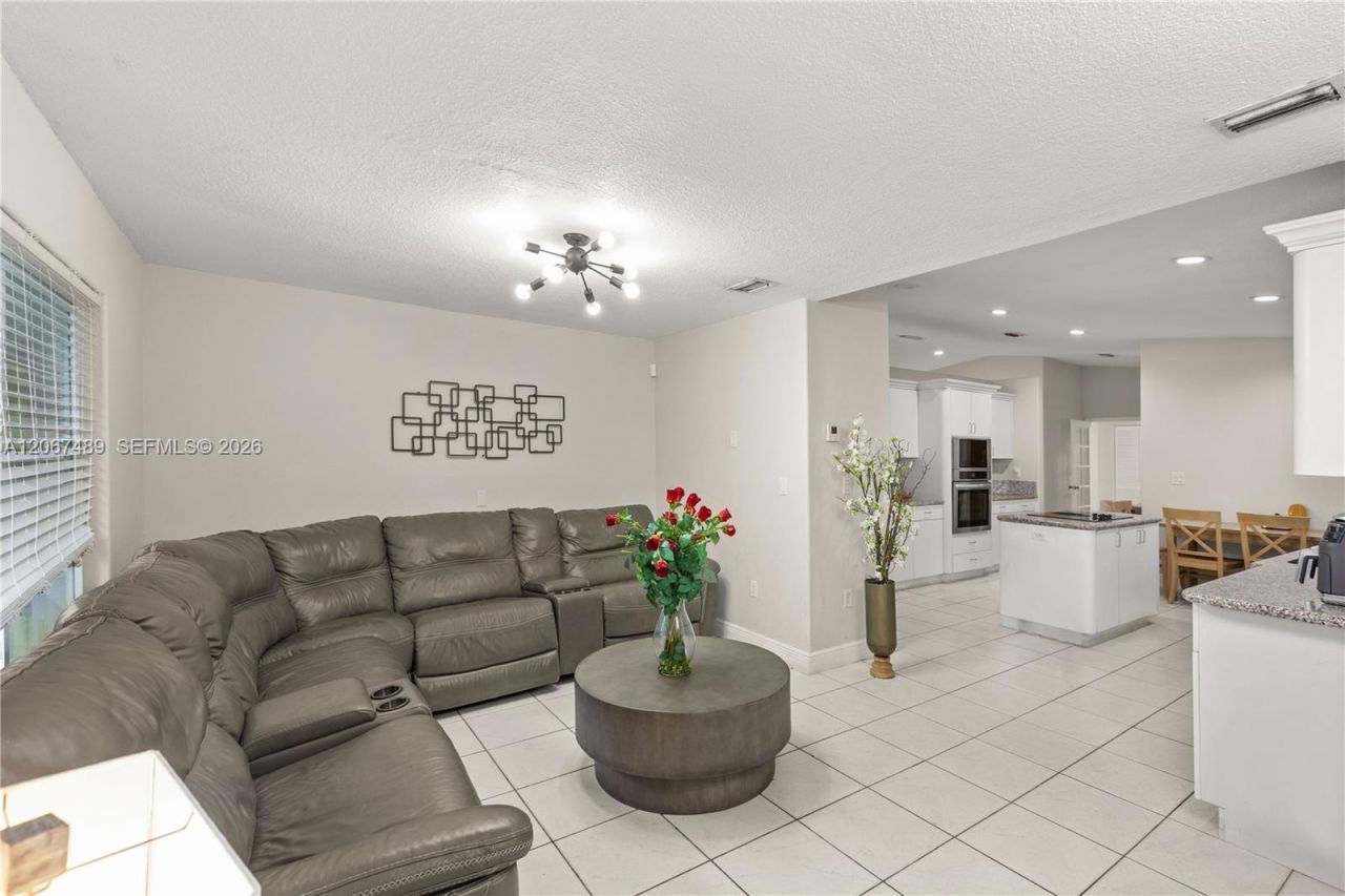 9840 NW 28th Ter , Doral, FL 33172 Photo