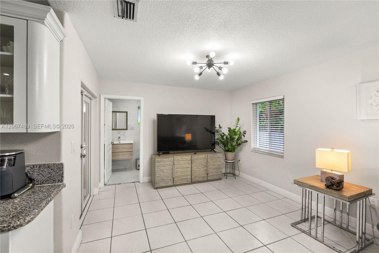 9840 NW 28th Ter , Doral, FL 33172 Photo