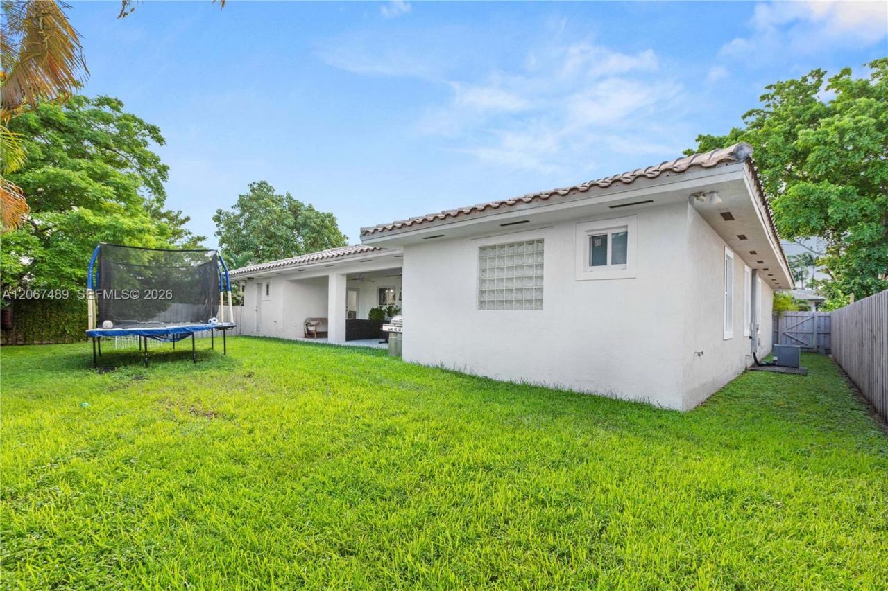 9840 NW 28th Ter , Doral, FL 33172 Photo