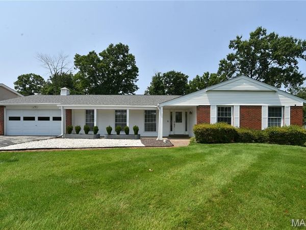965 Orchard Lakes Drive , St Louis, MO 63146