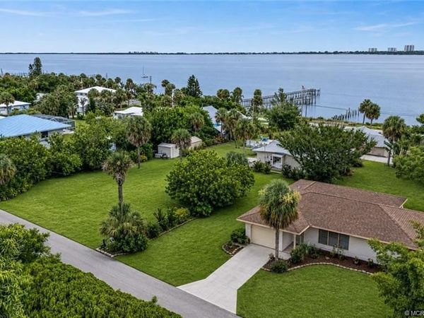 104 Sheridan Lane, Jensen Beach, FL 34957