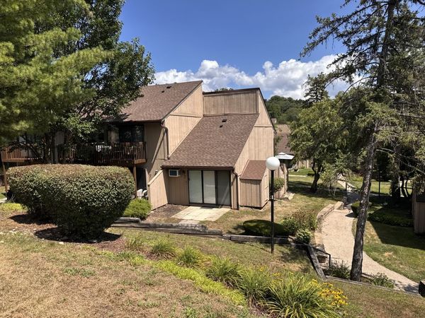 24 JAMAICA COLONY Street, Unit 4, Fox Lake, IL 60020
