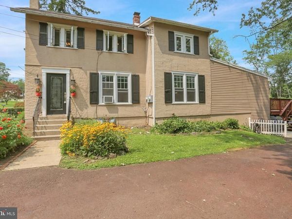 6 PERKIOMEN AVENUE, SCHWENKSVILLE, PA 19473