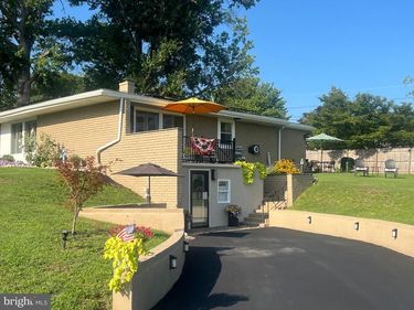 110 GRIFFITH DRIVE, DOUGLASSVILLE, PA 19518
