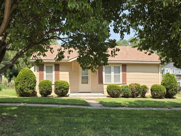 1212 10th Street, Auburn, NE 68305