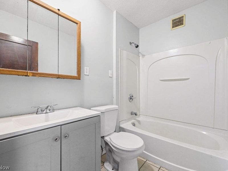 3477 Berea Road, Cleveland, OH 44111 Photo 26
