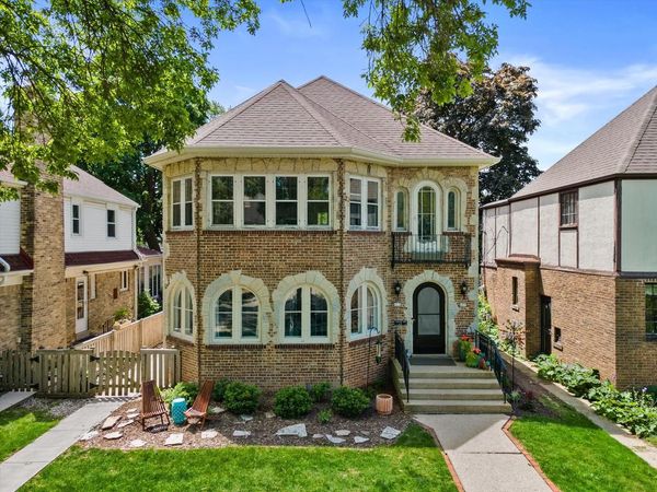 609 E Lake View AVENUE, Whitefish Bay, WI 53217