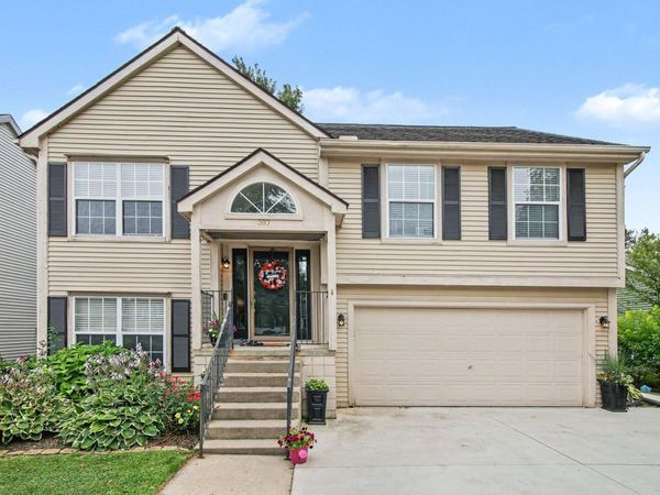 393 Princeton Drive, South Lyon, MI 48178
