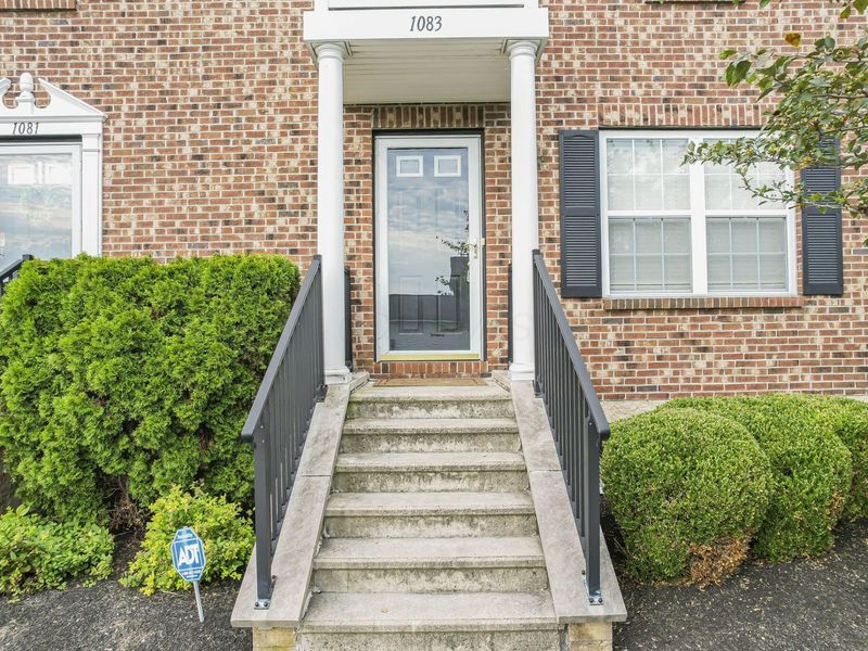 1083 Shady Lake Drive , Columbus, OH 43228 Photo 2