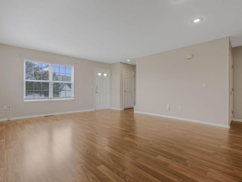 1083 Shady Lake Drive , Columbus, OH 43228 Photo 7