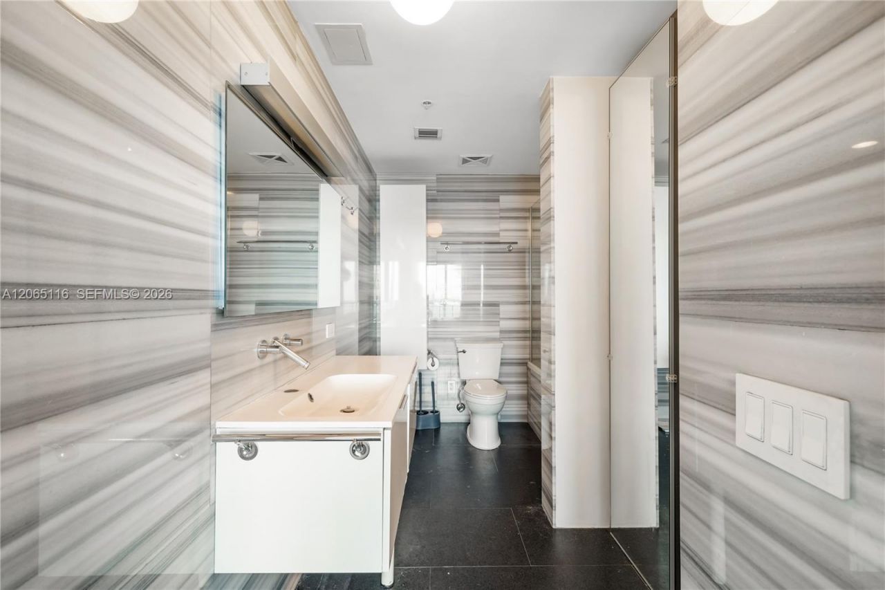 60 SW 13th St , Unit 4001, Miami, FL 33130 Photo
