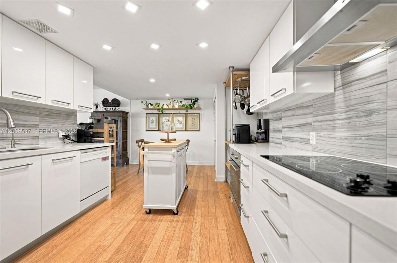 10205 Collins Ave , Unit 206, Bal Harbour, FL 33154 Photo