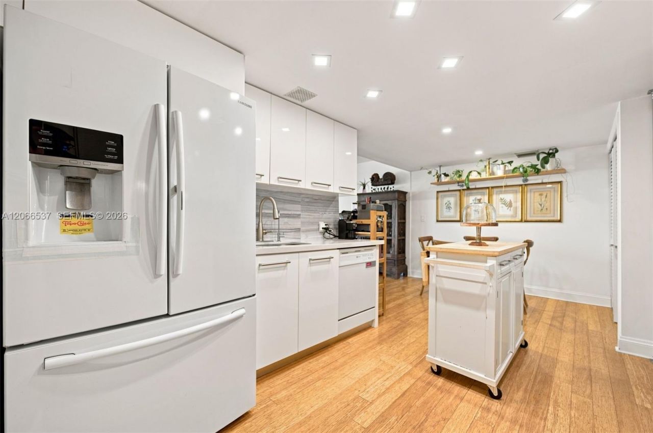 10205 Collins Ave , Unit 206, Bal Harbour, FL 33154 Photo