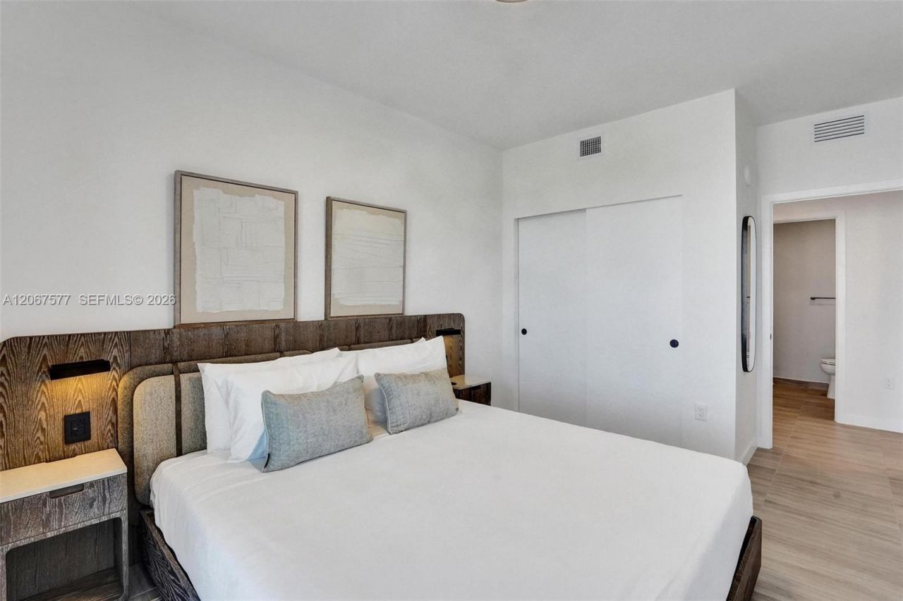 580 72 St, Unit 1001, Miami Beach, FL 33141 Photo