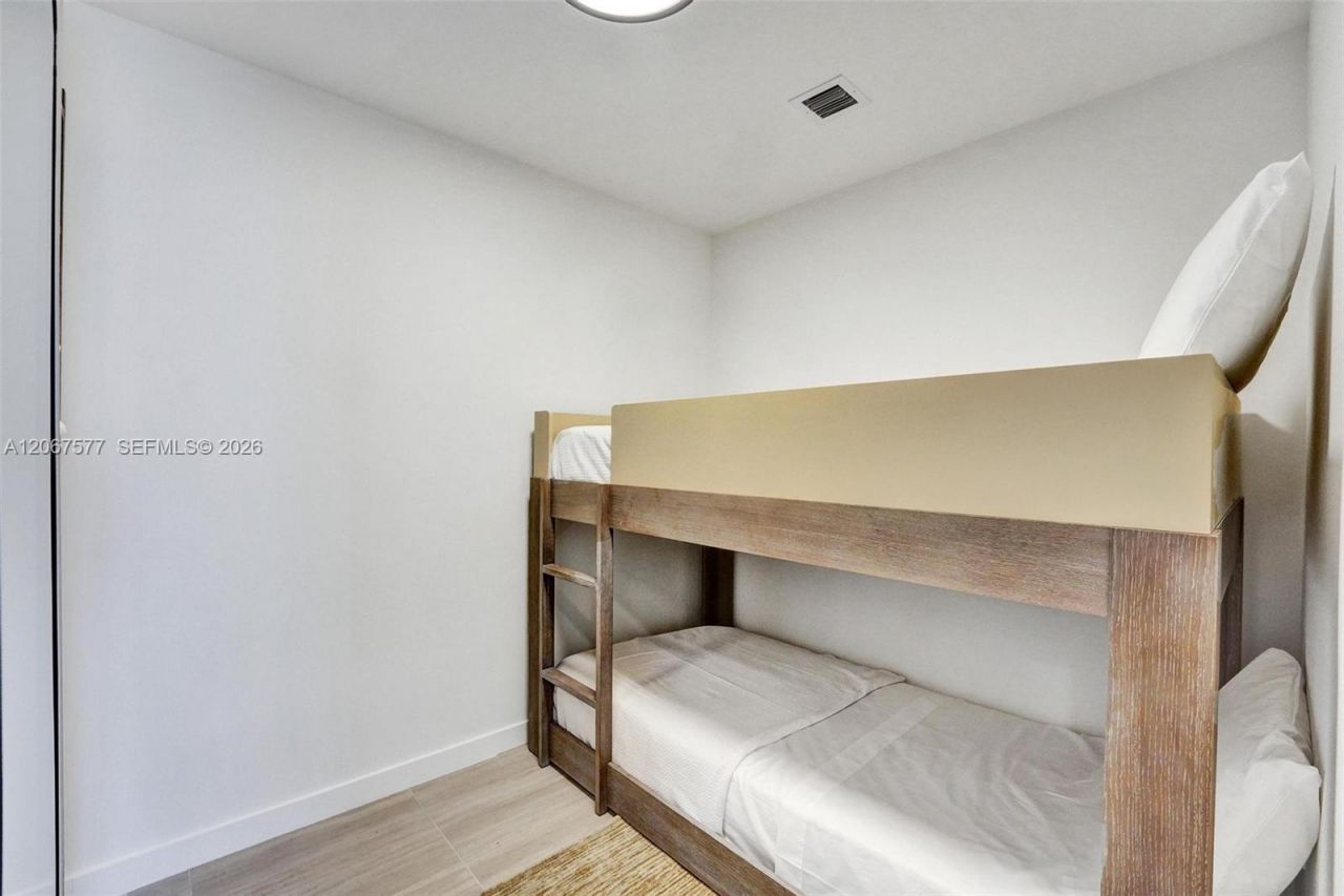 580 72 St, Unit 1001, Miami Beach, FL 33141 Photo