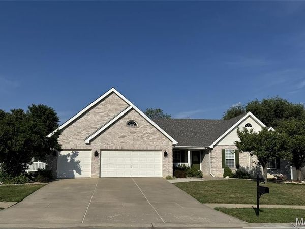 727 Hawk Run Drive, O'Fallon, MO 63368
