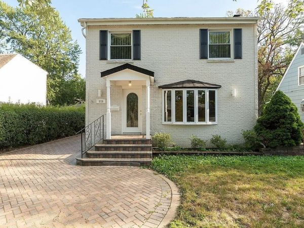 919 Greenwood Avenue , Deerfield, IL 60015