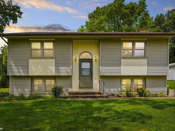 2390 Sand Road, Marshalltown, IA 50158