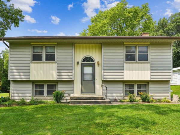 2390 Sand Road, Marshalltown, IA 50158