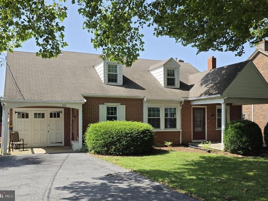 103 W Conestoga Street , New Holland, PA 17557 Main Photo