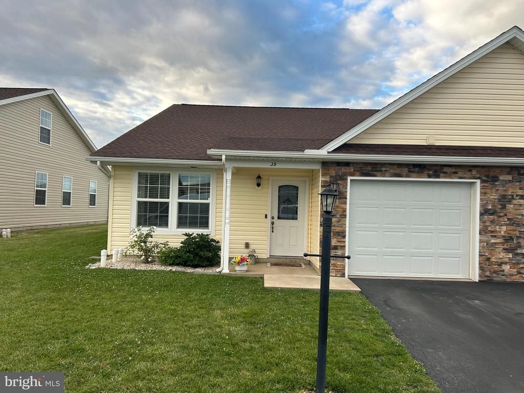 39 PACIFIC AVENUE , MILROY, PA 17063