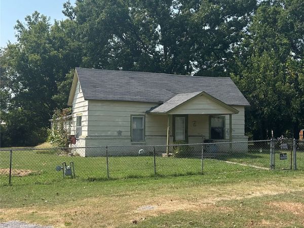 345 S Locust Street, Oologah, OK 74053