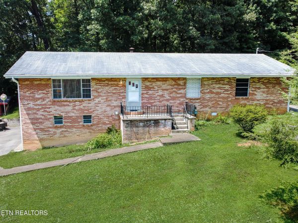 111 Forest Heights Circle, Lenoir City, TN 37772